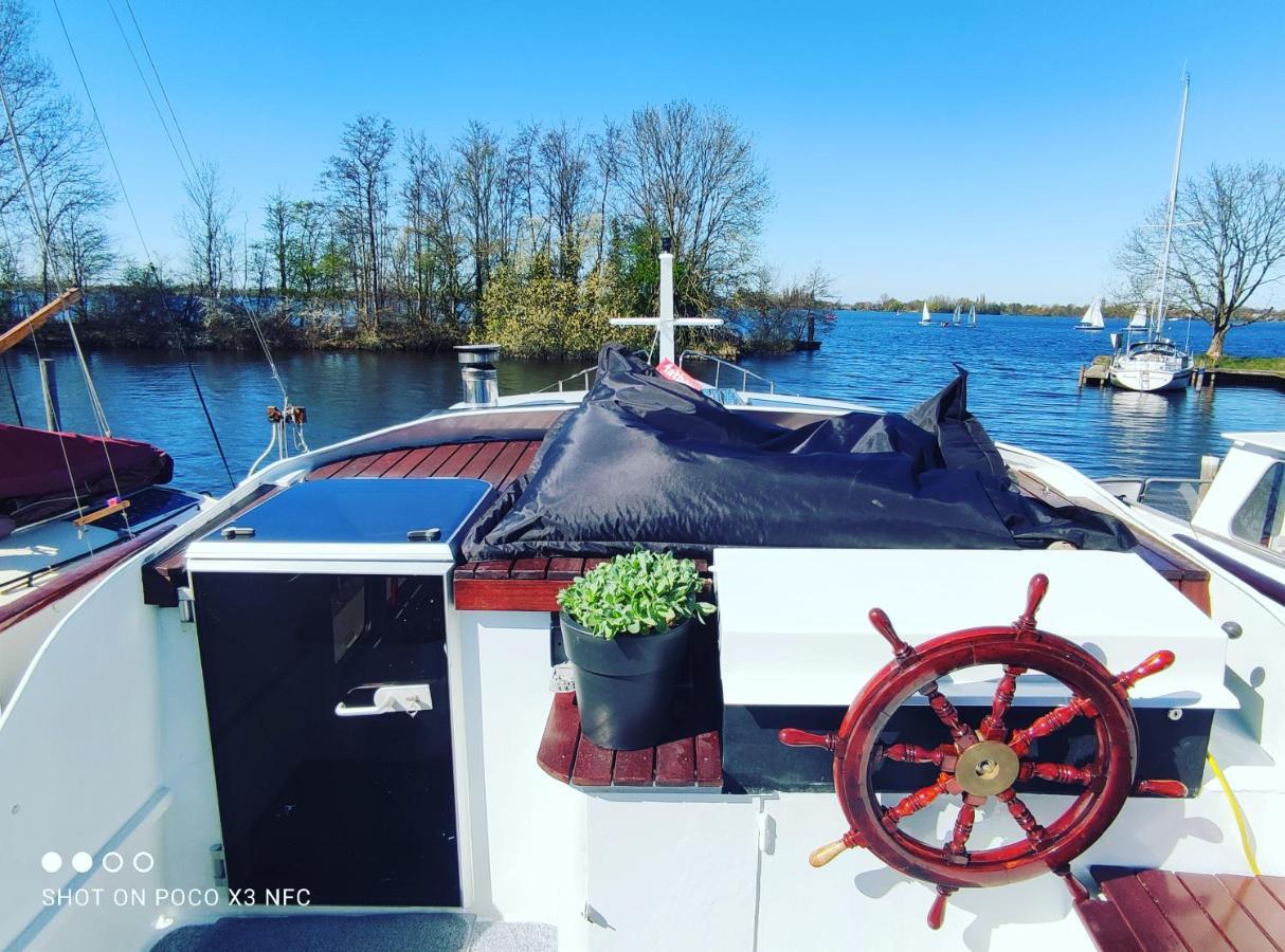 Boathouse At Unescco Fort And Magnificent Lake-View Roelofarendsveen Exterior foto